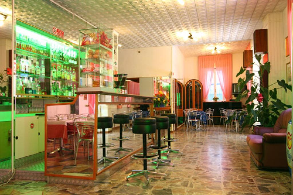 Hotel Parigi Rimini Esterno foto
