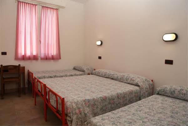 Hotel Parigi Rimini Esterno foto